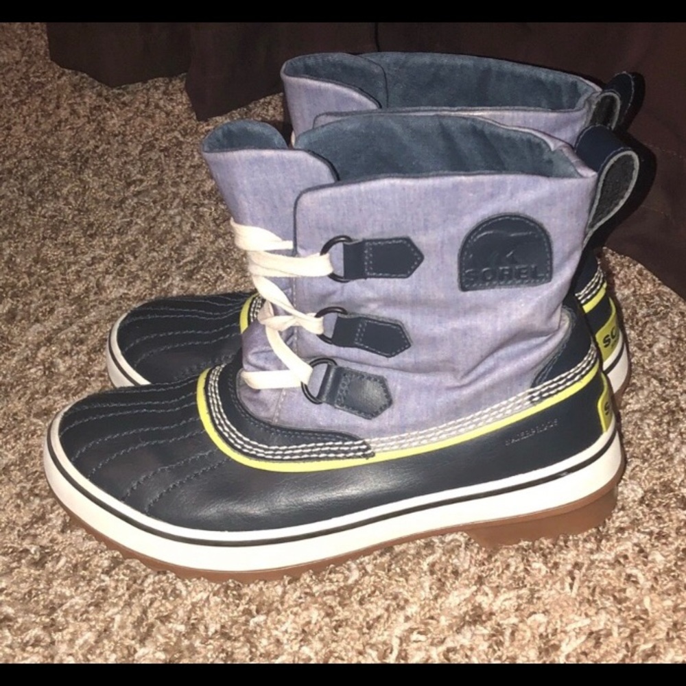 Sorel waterproof boots! Size 7!